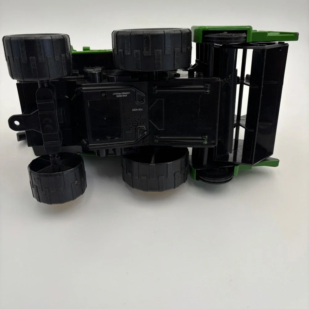 John Deere Combine Harvester Kids One Size‎ Green Good Missing Side Panels